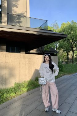 Plus Size Cute Cream Dog Print Long Sleeve T-Shirt - Round Neck Sun Protection Cover-Up - Casual 90s Style Top