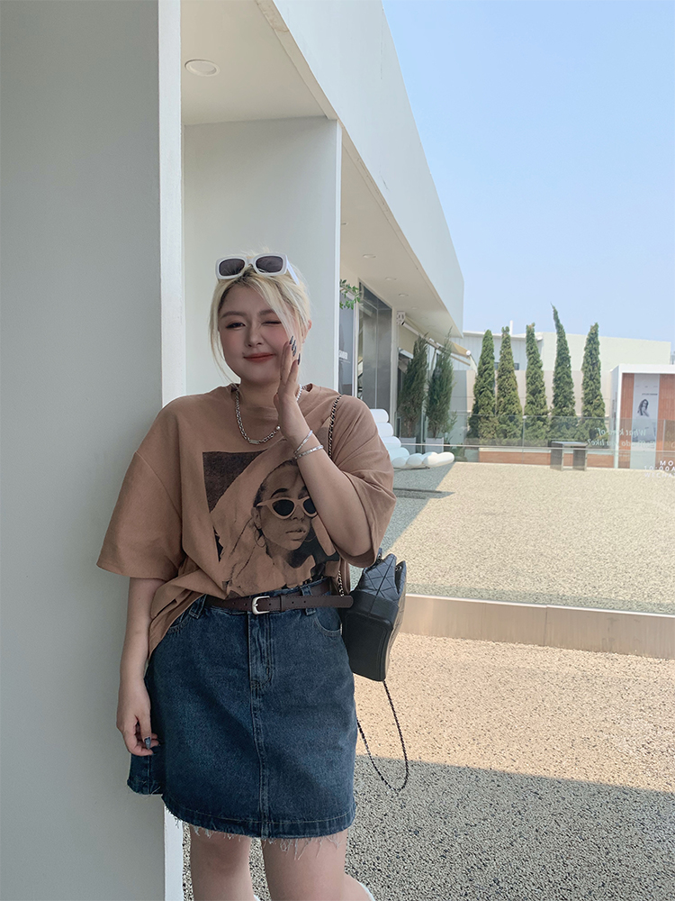 Plus-Size Dark Blue Washed Denim Skirt with Belt, A-Line Short Style, Classic Look, Trendy Essential for Casual Outfits Plus-Size Dark Blue Washed Denim Skirt with Belt, A-Line Short Style, Classic Look, Trendy Essential for Casual Outfits