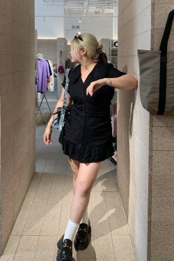 Plus Size Elegant A-Line Little Black Dress, Pleated Chiffon Commuter Style, French-Inspired Design for Effortless Chic Look
