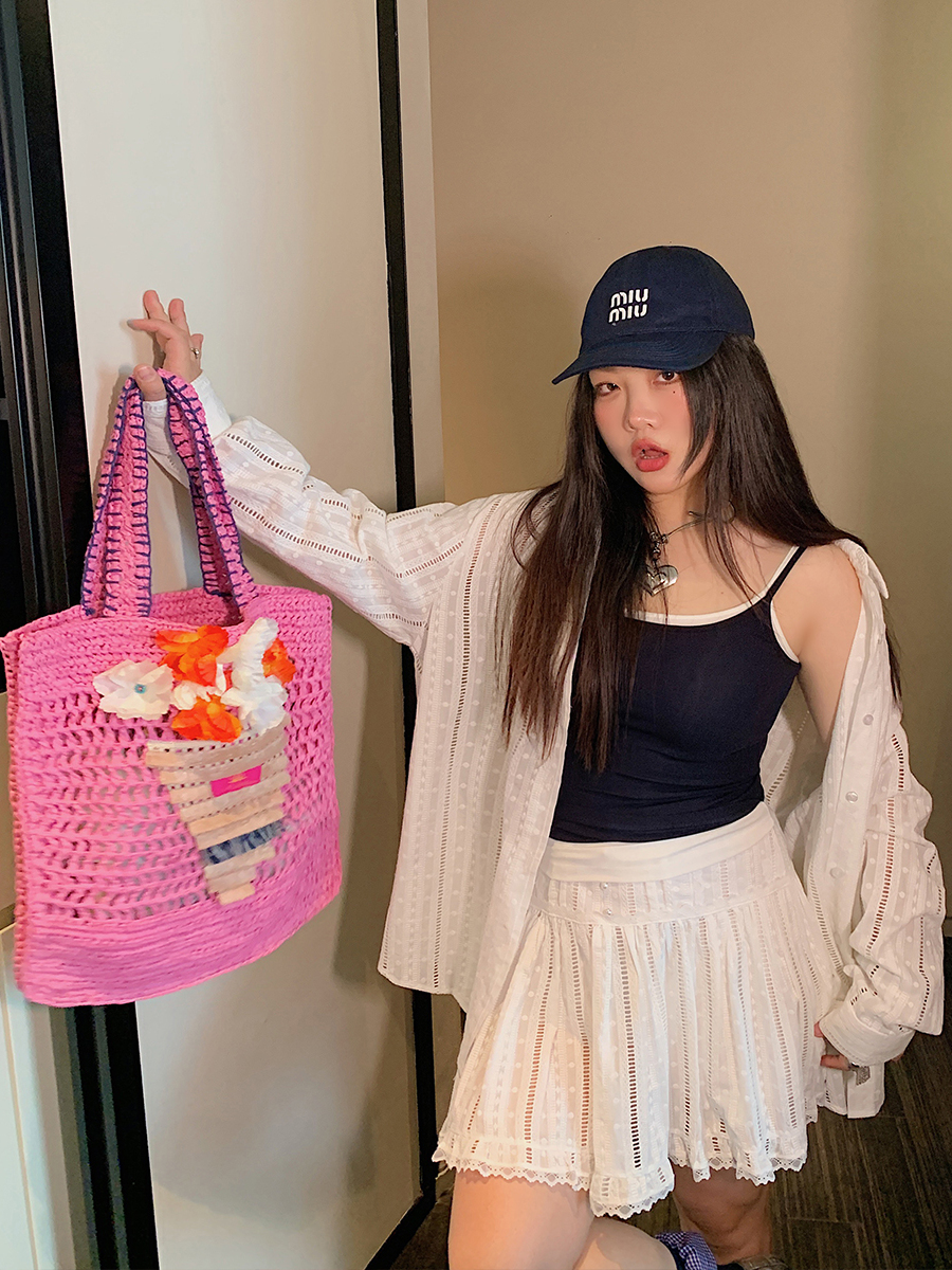 Plus Size Fake Two-Piece Spaghetti Strap Vest for Women - Summer 2025 Stylish Top to Hide Belly, Casual Chic Fashion Plus Size Fake Two-Piece Spaghetti Strap Vest for Women - Summer 2025 Stylish Top to Hide Belly, Casual Chic Fashion