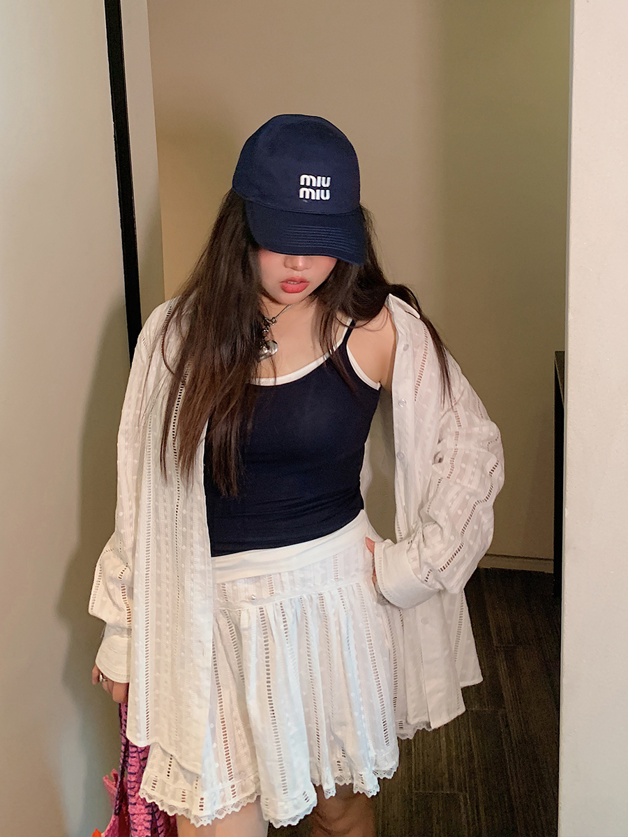 Plus Size Fake Two-Piece Spaghetti Strap Vest for Women - Summer 2025 Stylish Top to Hide Belly, Casual Chic Fashion Plus Size Fake Two-Piece Spaghetti Strap Vest for Women - Summer 2025 Stylish Top to Hide Belly, Casual Chic Fashion