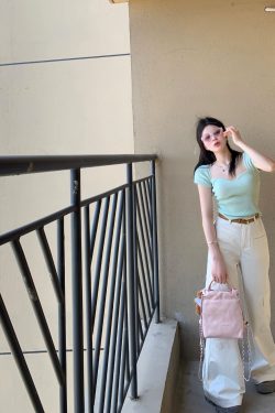 Plus-Size Flattering Square Neck Short Sleeve Knitted Top for Girls - Stylish Summer Essential, Cute and Slimming Design