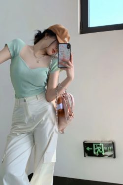 Plus-Size Flattering Square Neck Short Sleeve Knitted Top for Girls - Stylish Summer Essential, Cute and Slimming Design