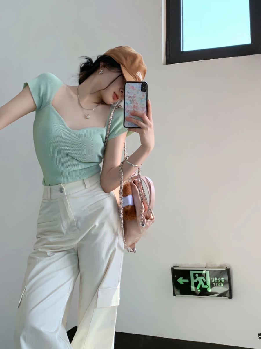 Plus-Size Flattering Square Neck Short Sleeve Knitted Top for Girls - Stylish Summer Essential, Cute and Slimming Design Plus-Size Flattering Square Neck Short Sleeve Knitted Top for Girls - Stylish Summer Essential, Cute and Slimming Design