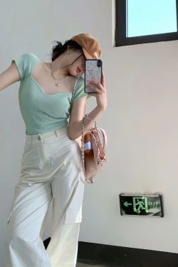 Plus-Size Flattering Square Neck Short Sleeve Knitted Top for Girls - Stylish Summer Essential, Cute and Slimming Design