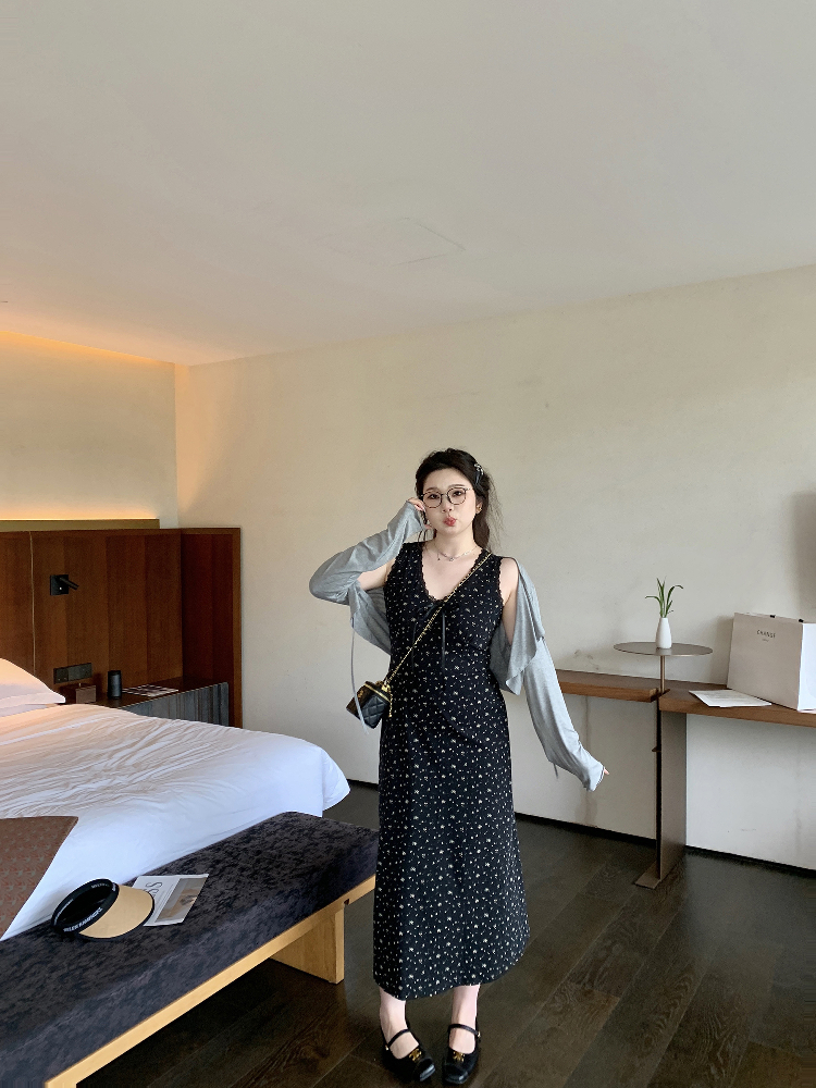 Plus Size Floral Bow Cami Dress - Korean Style, Romantic Atmosphere, Summer Fashion, Slightly Chubby, Itaewon-Inspired Plus Size Floral Bow Cami Dress - Korean Style, Romantic Atmosphere, Summer Fashion, Slightly Chubby, Itaewon-Inspired