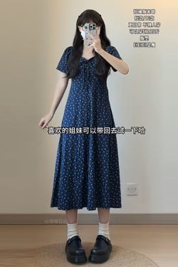 Plus-Size Floral Fitted Bellflower Dress with Square Neck - Summer Slimming Tea Dress for Women