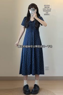 Plus-Size Floral Fitted Bellflower Dress with Square Neck - Summer Slimming Tea Dress for Women