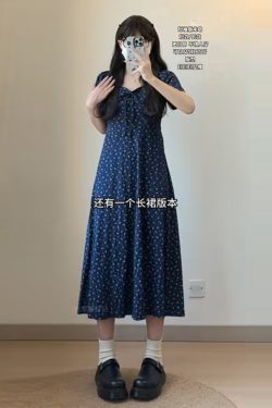 Plus-Size Floral Fitted Bellflower Dress with Square Neck - Summer Slimming Tea Dress for Women