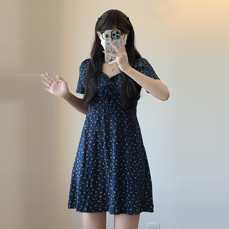 Plus-Size Floral Fitted Bellflower Dress with Square Neck - Summer Slimming Tea Dress for Women Plus-Size Floral Fitted Bellflower Dress with Square Neck - Summer Slimming Tea Dress for Women