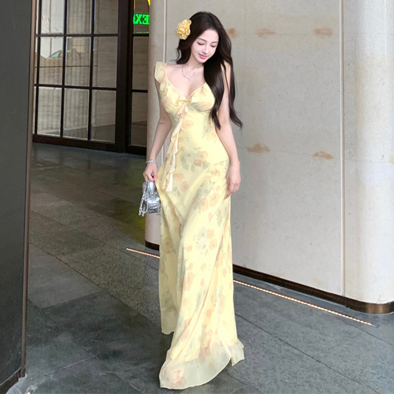 Plus-Size Floral Ruffled Strap Dress for Women - Summer French Style, Waist-Cinching, Elegant Long Dress for Vacation Vibes Plus-Size Floral Ruffled Strap Dress for Women - Summer French Style, Waist-Cinching, Elegant Long Dress for Vacation Vibes