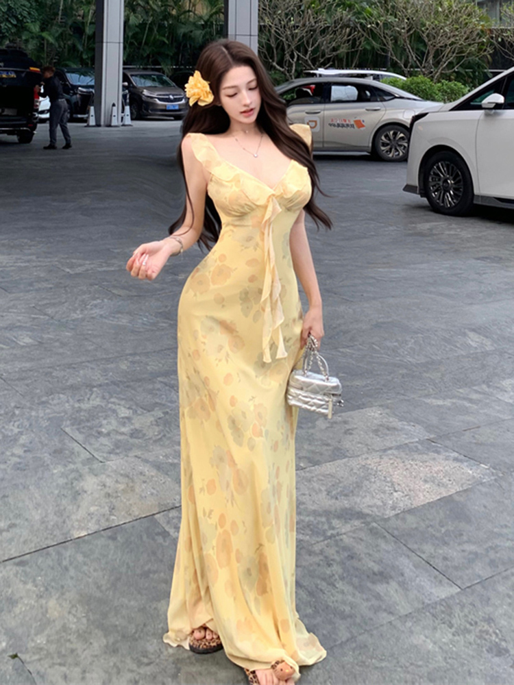 Plus-Size Floral Ruffled Strap Dress for Women - Summer French Style, Waist-Cinching, Elegant Long Dress for Vacation Vibes Plus-Size Floral Ruffled Strap Dress for Women - Summer French Style, Waist-Cinching, Elegant Long Dress for Vacation Vibes