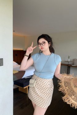 Plus-Size Flutter Sleeve Pleated Top for Curvy Figures - Easy to Wear, Flattering Short Sleeve Design, Perfect for Everyday Style