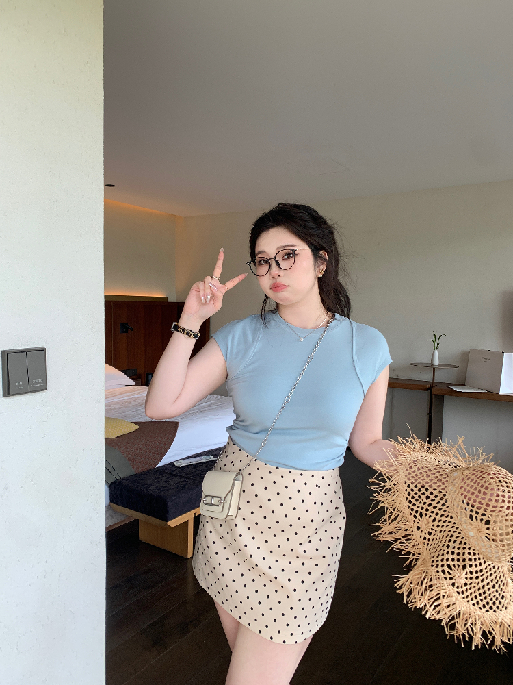 Plus-Size Flutter Sleeve Pleated Top for Curvy Figures - Easy to Wear, Flattering Short Sleeve Design, Perfect for Everyday Style Plus-Size Flutter Sleeve Pleated Top for Curvy Figures - Easy to Wear, Flattering Short Sleeve Design, Perfect for Everyday Style