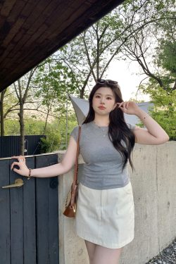 Plus-Size Flutter Sleeve Pleated Top for Curvy Figures - Easy to Wear, Flattering Short Sleeve Design, Perfect for Everyday Style