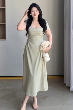 Plus-Size French Hepburn-Style Black Square-Neck Dress for Women - Elegant Summer Little Black Dress for Social Events