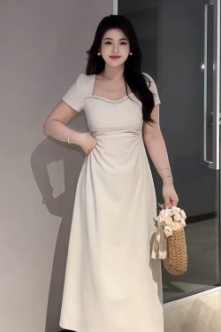 Plus-Size French Hepburn-Style Black Square-Neck Dress for Women - Elegant Summer Little Black Dress for Social Events