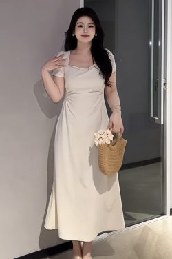 Plus-Size French Hepburn-Style Black Square-Neck Dress for Women - Elegant Summer Little Black Dress for Social Events