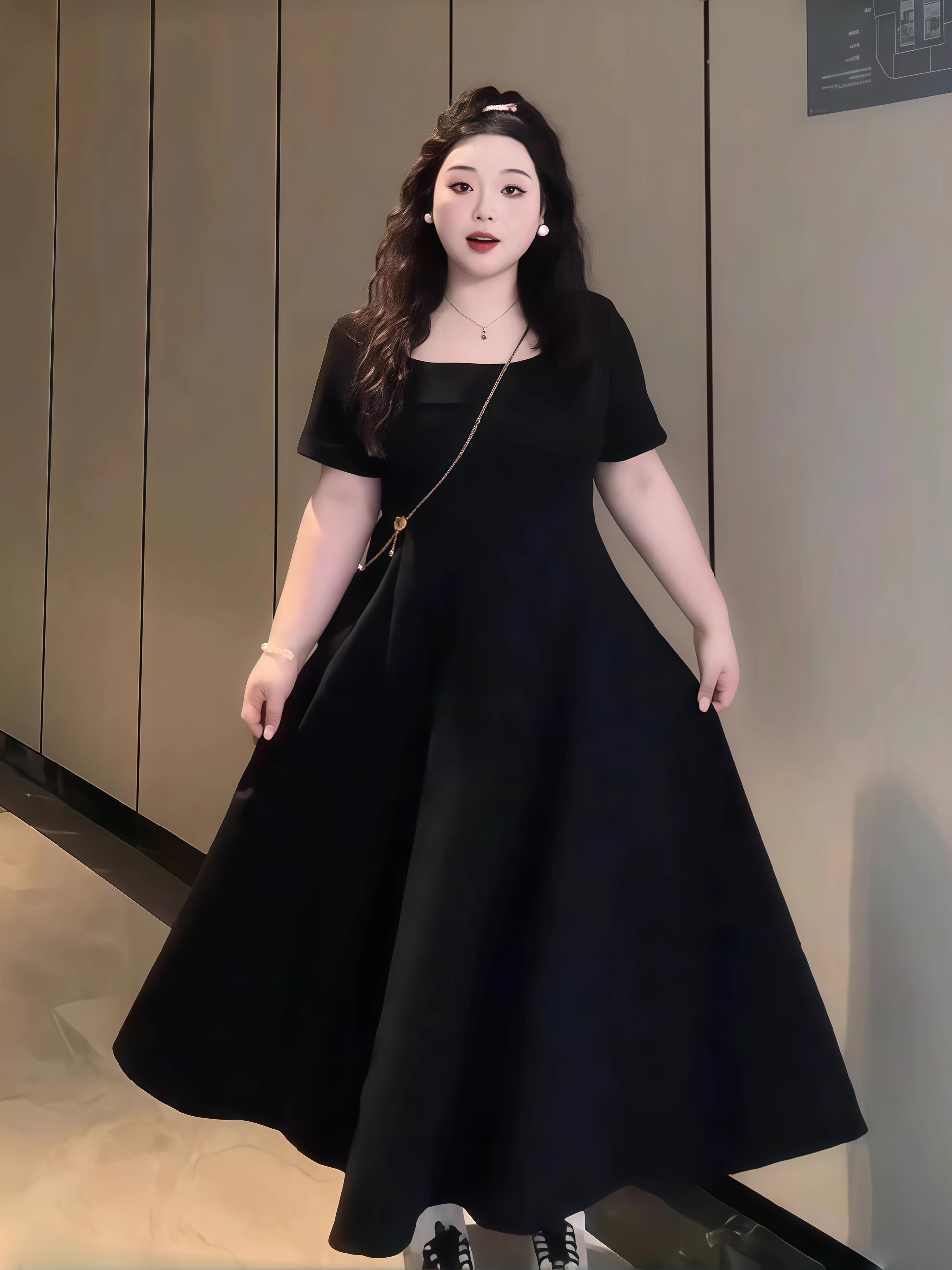 Plus-Size French Hepburn-Style Square-Neck Dress with Flattering A-Line Skirt for Summer, Perfect for Pear-Shaped Figures Plus-Size French Hepburn-Style Square-Neck Dress with Flattering A-Line Skirt for Summer, Perfect for Pear-Shaped Figures