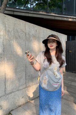 Plus Size Gray Cartoon Print Animal Party T-Shirt - Loose Fit Short Sleeve Top for Casual Style