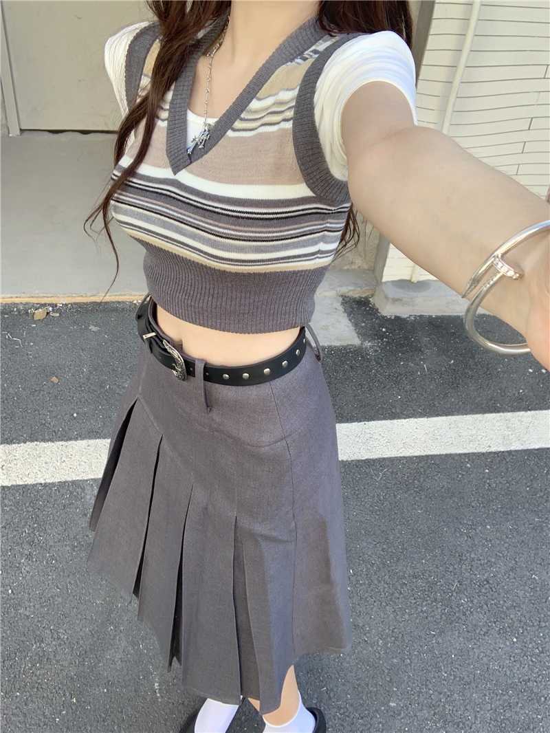 Plus-Size Gray Pleated A-Line Skirt for Women, Mid-Length Korean Style, Slimming College Fashion Design Plus-Size Gray Pleated A-Line Skirt for Women, Mid-Length Korean Style, Slimming College Fashion Design