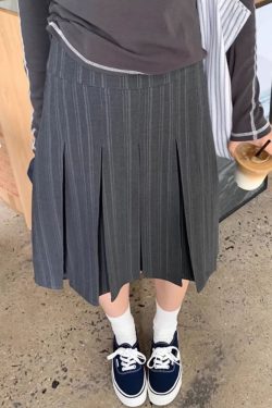 Plus-Size Gray Striped High-Waisted A-Line Mid-Length Pleated Skirt for Women - Summer Fashion Essential