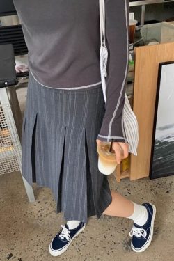 Plus-Size Gray Striped High-Waisted A-Line Mid-Length Pleated Skirt for Women - Summer Fashion Essential