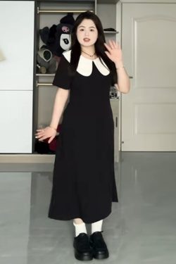 Plus-Size Hepburn-Style Summer Dress with Bellflower Design, Slimming Waist, French Doll Collar, Vintage Tea Dress for Curvy Women