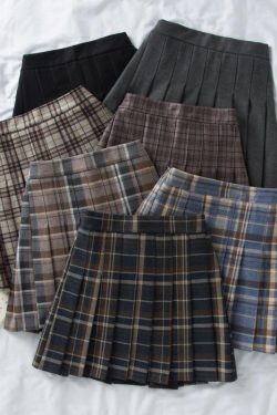 Plus Size High-Waisted A-Line Plaid Wool Pleated Skirt for Autumn Winter - Flattering Short Skirt for Curvy Women and Students
