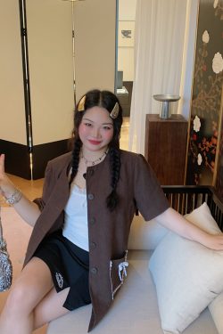 Plus Size High-Waisted Black A-Line Skirt for Women, Summer 2025 Embroidered Design, Curvy Fashion, Stylish Short Skirt