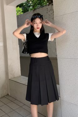 Plus-Size High-Waisted Gray Pleated A-Line Skirt for Women - Mid-Length College Style, Slimming Design for Autumn Fashion