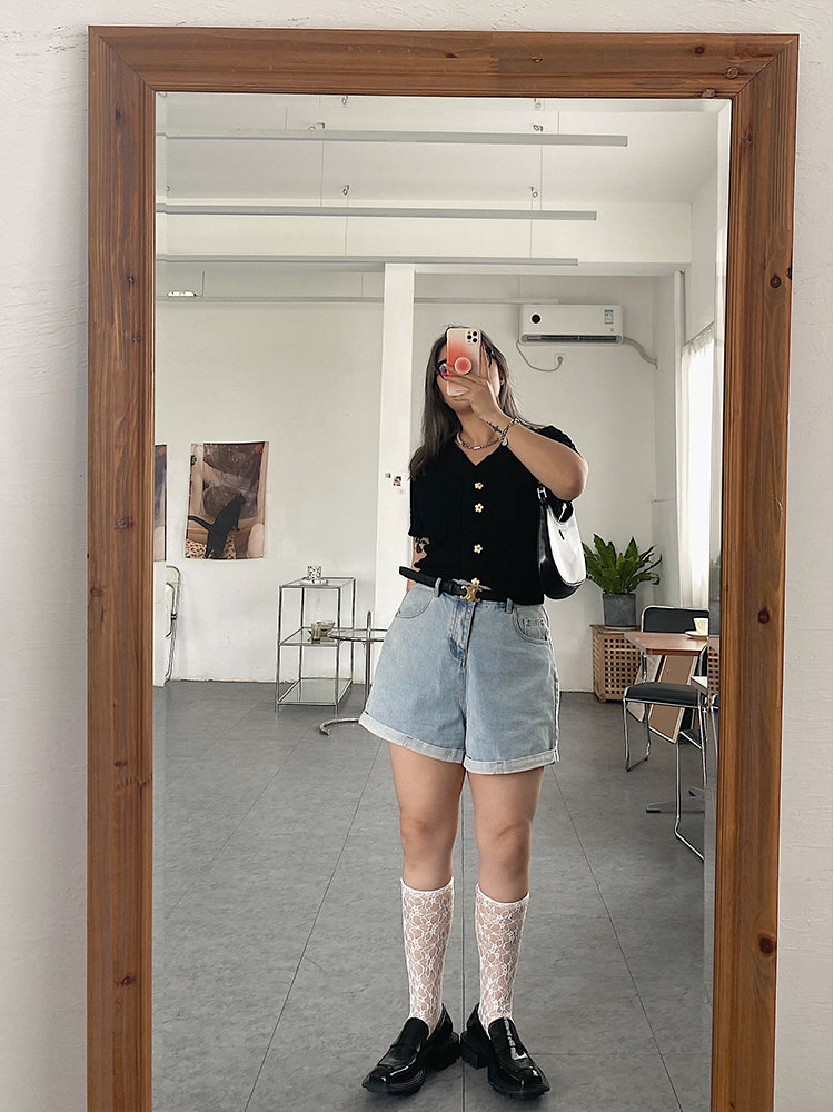 Plus-Size High-Waisted Loose-Fitting Denim Shorts with Rolled Hem - Classic Casual Straight-Leg Style for Everyday Wear Plus-Size High-Waisted Loose-Fitting Denim Shorts with Rolled Hem - Classic Casual Straight-Leg Style for Everyday Wear