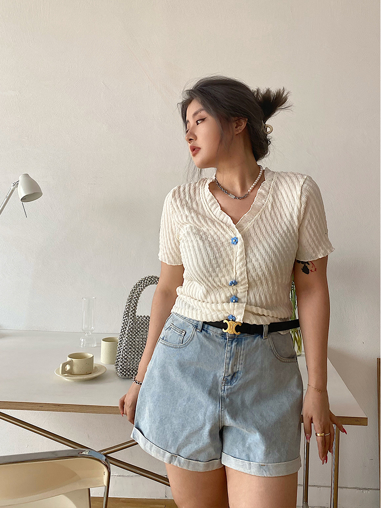 Plus-Size High-Waisted Loose-Fitting Denim Shorts with Rolled Hem - Classic Casual Straight-Leg Style for Everyday Wear Plus-Size High-Waisted Loose-Fitting Denim Shorts with Rolled Hem - Classic Casual Straight-Leg Style for Everyday Wear