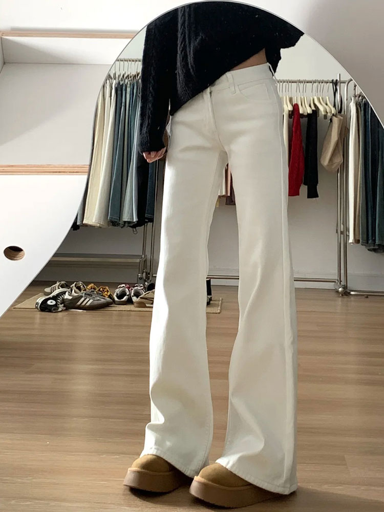 Plus-Size High-Waisted Loose-Fitting Flared Jeans for Women - White, Perfect for Short Individuals, Comfortable Fit Plus-Size High-Waisted Loose-Fitting Flared Jeans for Women - White, Perfect for Short Individuals, Comfortable Fit