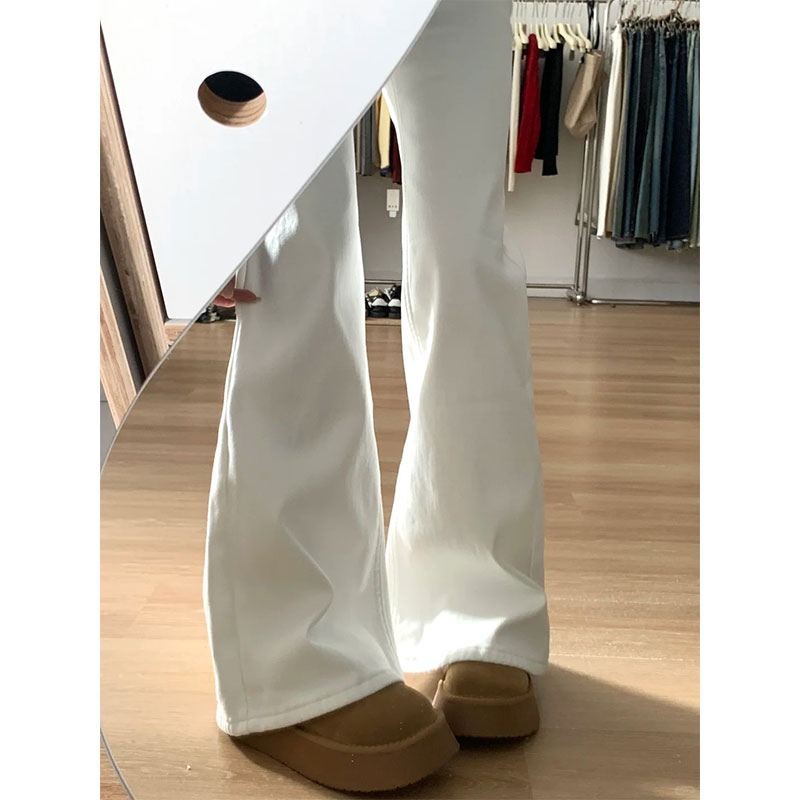 Plus-Size High-Waisted Loose-Fitting Flared Jeans for Women - White, Perfect for Short Individuals, Comfortable Fit Plus-Size High-Waisted Loose-Fitting Flared Jeans for Women - White, Perfect for Short Individuals, Comfortable Fit