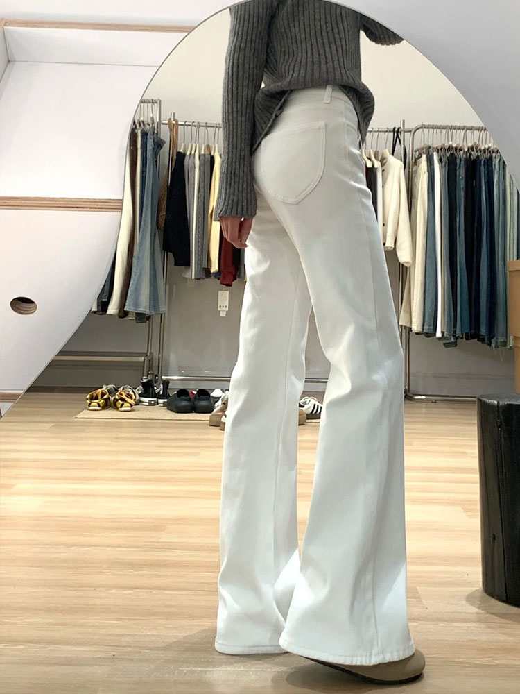 Plus-Size High-Waisted Loose-Fitting Flared Jeans for Women - White, Perfect for Short Individuals, Comfortable Fit Plus-Size High-Waisted Loose-Fitting Flared Jeans for Women - White, Perfect for Short Individuals, Comfortable Fit