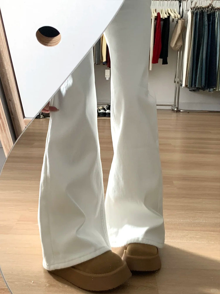 Plus-Size High-Waisted Loose-Fitting Flared Jeans for Women - White, Perfect for Short Individuals, Comfortable Fit Plus-Size High-Waisted Loose-Fitting Flared Jeans for Women - White, Perfect for Short Individuals, Comfortable Fit