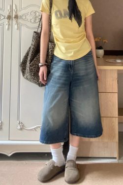 Plus Size High-Waisted Wide-Leg Denim Capri Pants for Women - Flattering Loose Fit American Style Shorts 2025