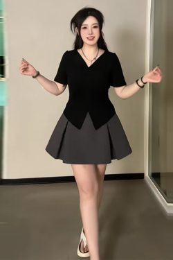 Plus-Size Irregular Loose-Fitting Short Sleeve T-Shirt for Women, V-Neck with Pleated Design and Side Slits, Summer Essential