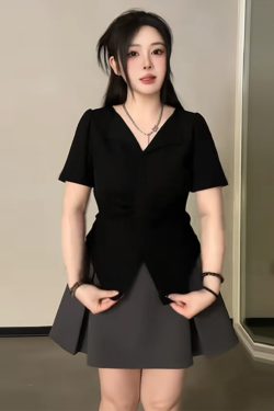 Plus-Size Irregular Loose-Fitting Short Sleeve T-Shirt for Women, V-Neck with Pleated Design and Side Slits, Summer Essential