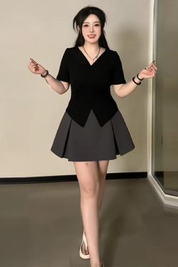 Plus-Size Irregular Loose-Fitting Short Sleeve T-Shirt for Women, V-Neck with Pleated Design and Side Slits, Summer Essential