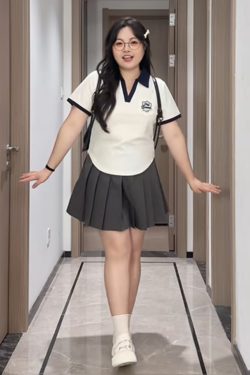 Plus-Size Irregular Short-Sleeve Polo Shirt with Collar for Summer – Flattering College Style T-Shirt for Curvy Women