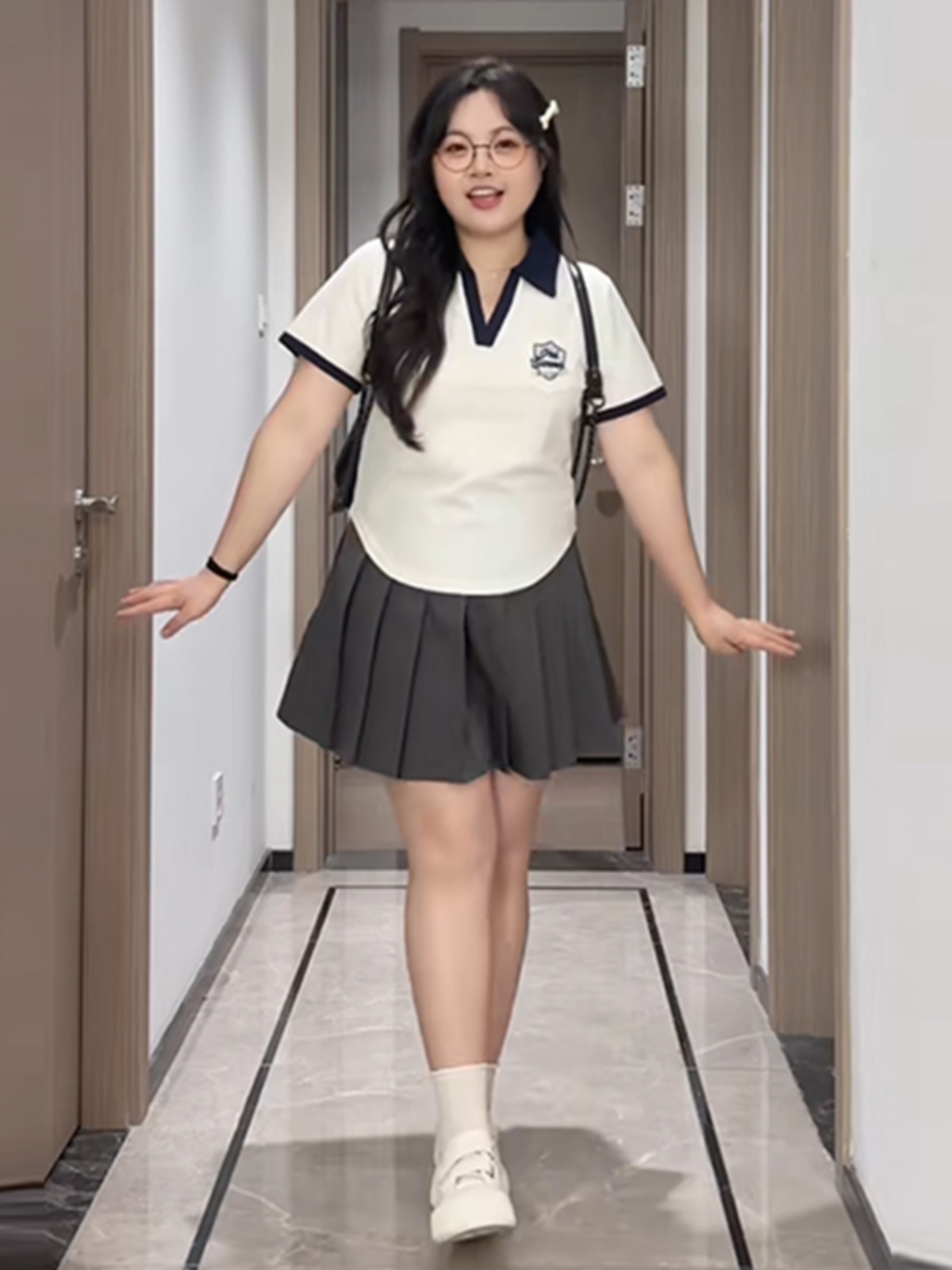 Plus-Size Irregular Short-Sleeve Polo Shirt with Collar for Summer – Flattering College Style T-Shirt for Curvy Women Plus-Size Irregular Short-Sleeve Polo Shirt with Collar for Summer – Flattering College Style T-Shirt for Curvy Women