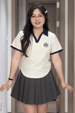 Plus-Size Irregular Short-Sleeve Polo Shirt with Collar for Summer – Flattering College Style T-Shirt for Curvy Women