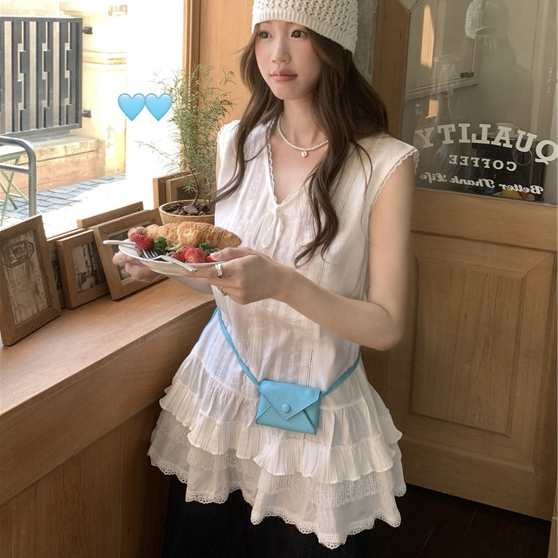 Plus-Size Lace Trim Tank Top for Women, Summer French Style, Loose Flattering Design, Sleeveless Fashion Essential Plus-Size Lace Trim Tank Top for Women, Summer French Style, Loose Flattering Design, Sleeveless Fashion Essential