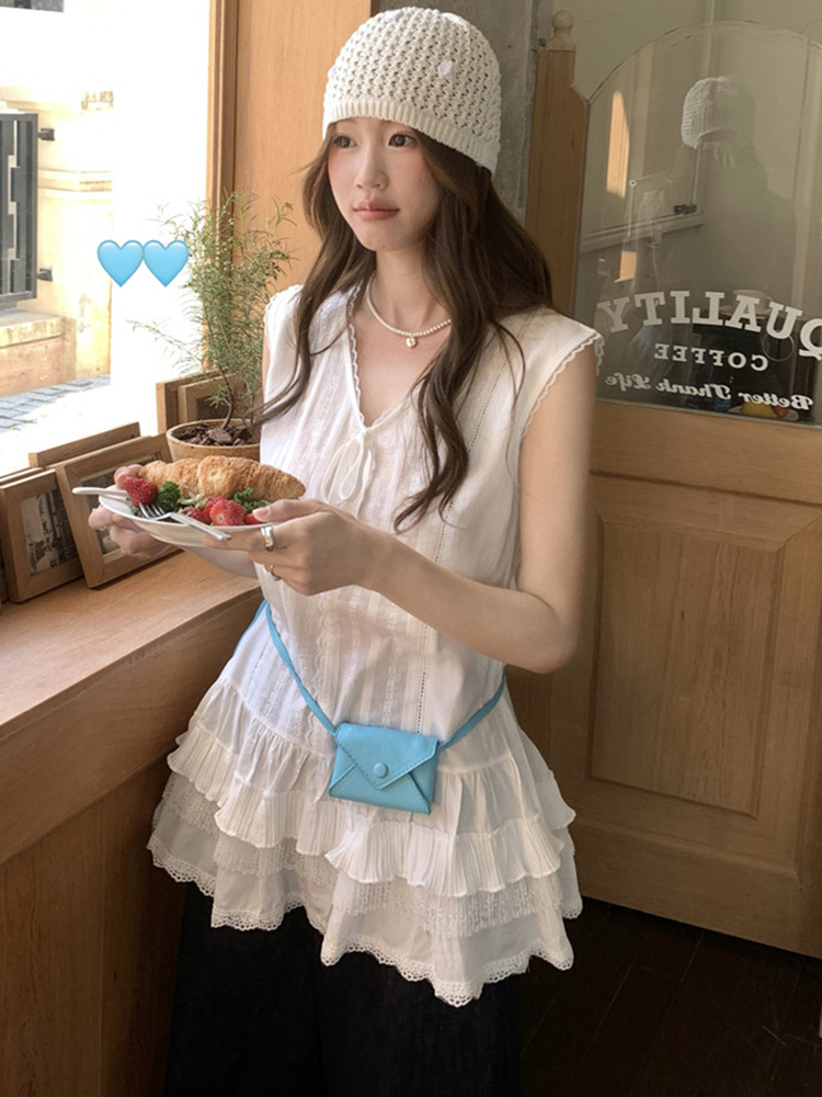 Plus-Size Lace Trim Tank Top for Women, Summer French Style, Loose Flattering Design, Sleeveless Fashion Essential Plus-Size Lace Trim Tank Top for Women, Summer French Style, Loose Flattering Design, Sleeveless Fashion Essential