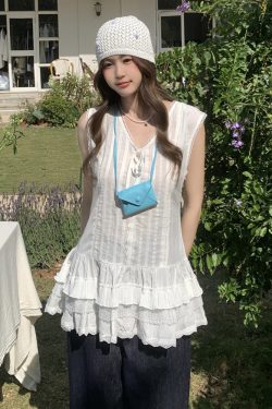 Plus-Size Lace Trim Tank Top for Women, Summer French Style, Loose Flattering Design, Sleeveless Fashion Essential