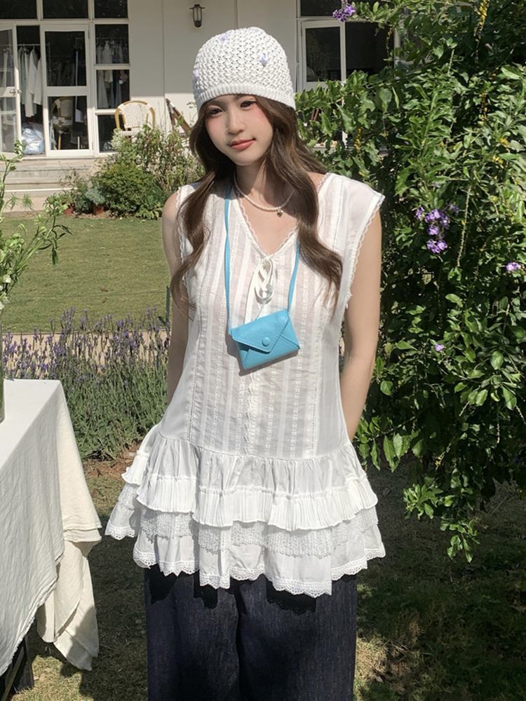 Plus-Size Lace Trim Tank Top for Women, Summer French Style, Loose Flattering Design, Sleeveless Fashion Essential Plus-Size Lace Trim Tank Top for Women, Summer French Style, Loose Flattering Design, Sleeveless Fashion Essential