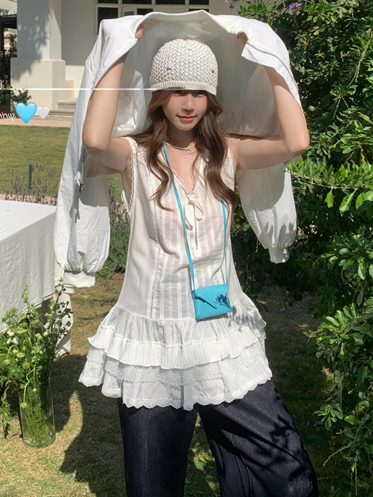 Plus-Size Lace Trim Tank Top for Women, Summer French Style, Loose Flattering Design, Sleeveless Fashion Essential Plus-Size Lace Trim Tank Top for Women, Summer French Style, Loose Flattering Design, Sleeveless Fashion Essential