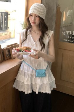 Plus-Size Lace Trim Tank Top for Women, Summer French Style, Loose Flattering Design, Sleeveless Fashion Essential